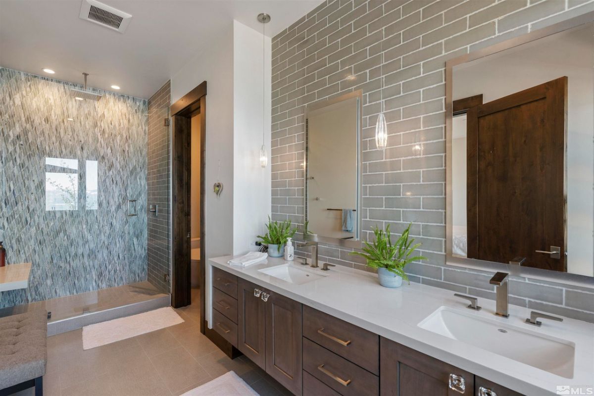 Bathroom's shower and sink.