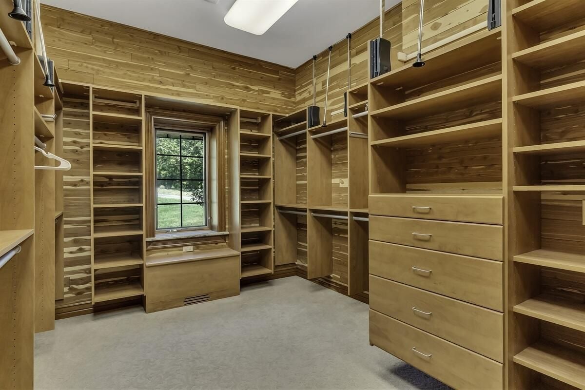Walk-in closet