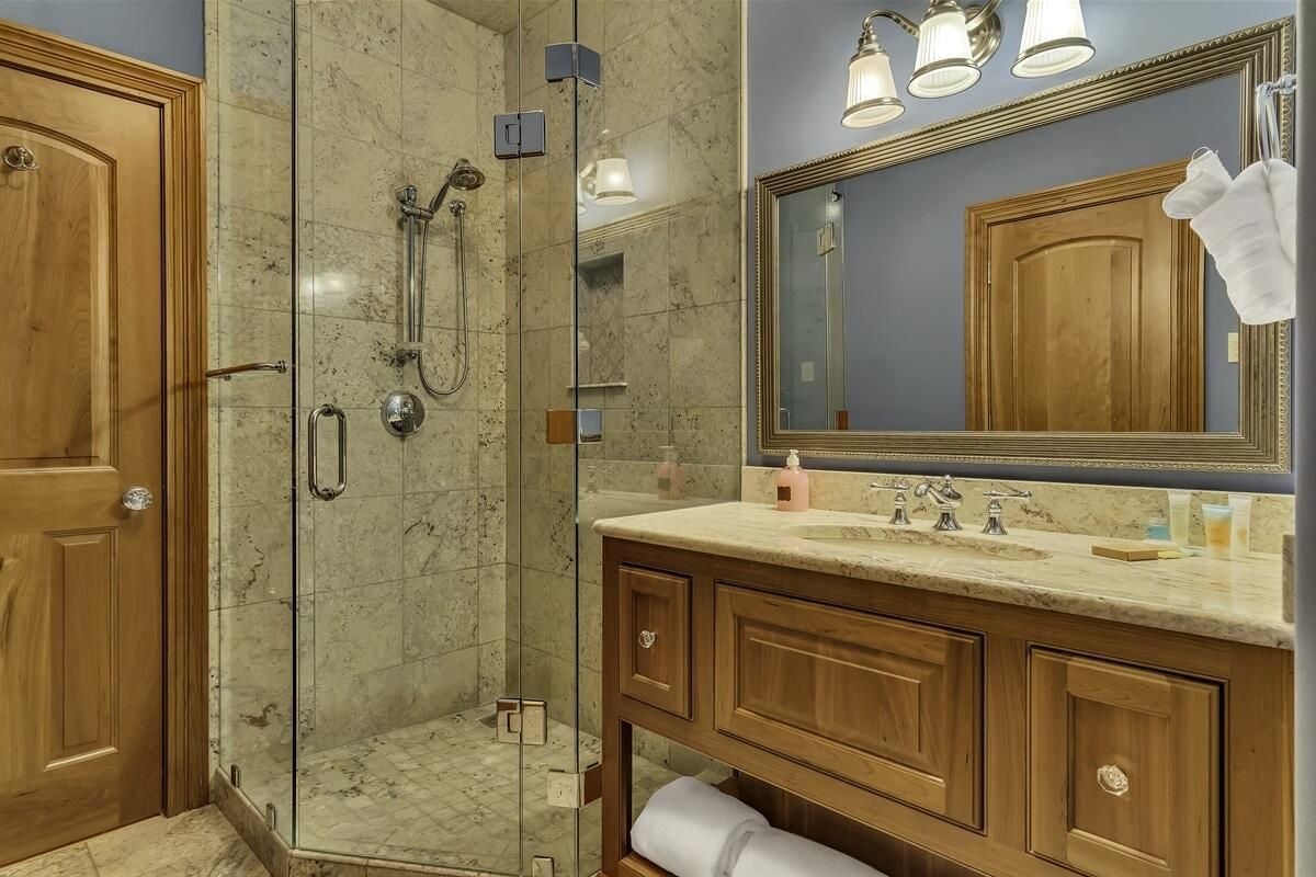 Bathroom's shower and sink.