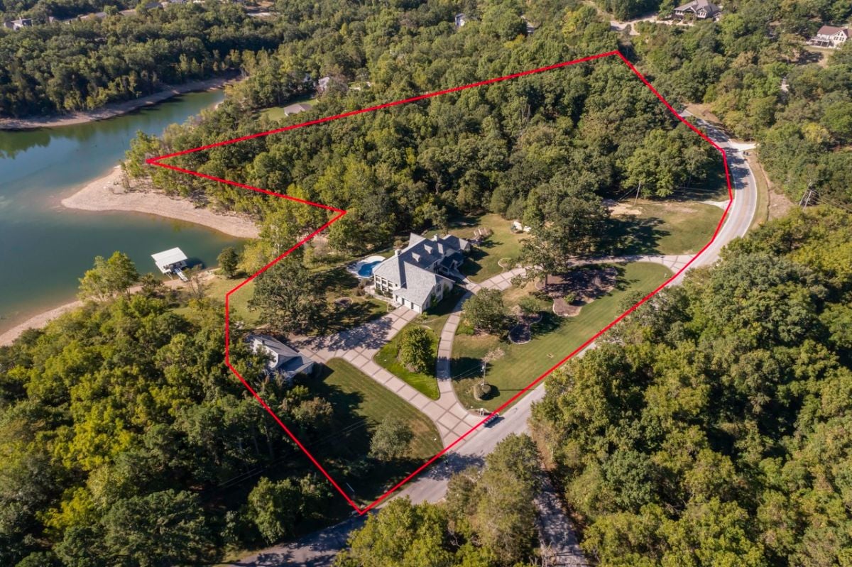 Property's aerial view diagram.