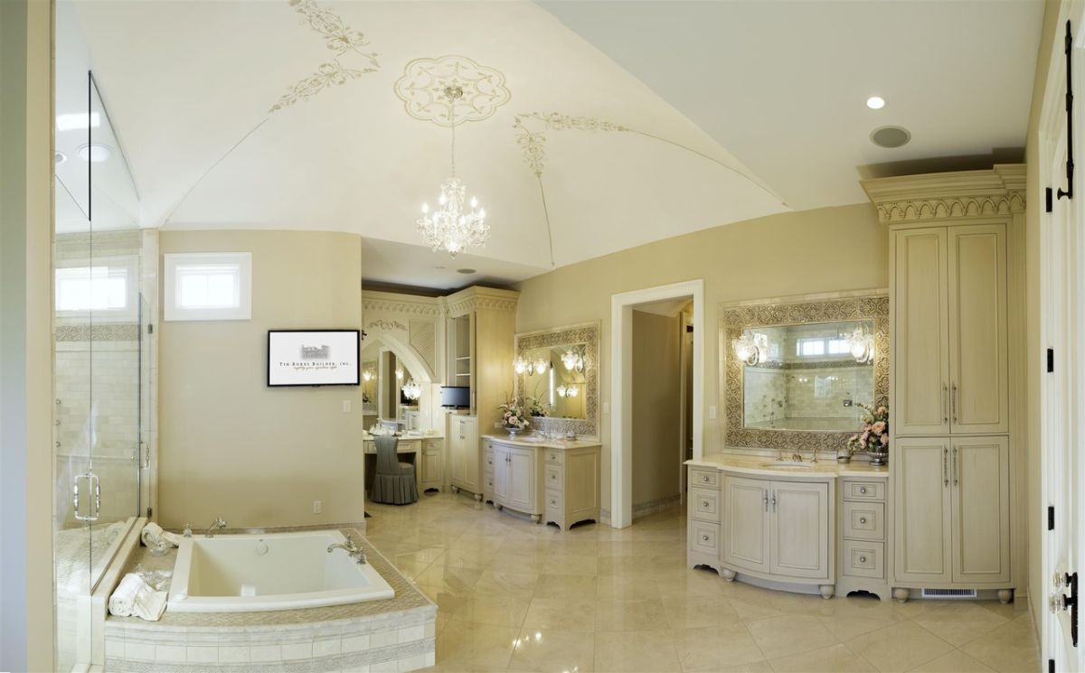 Bathroom's bathtub and vanity mirror.