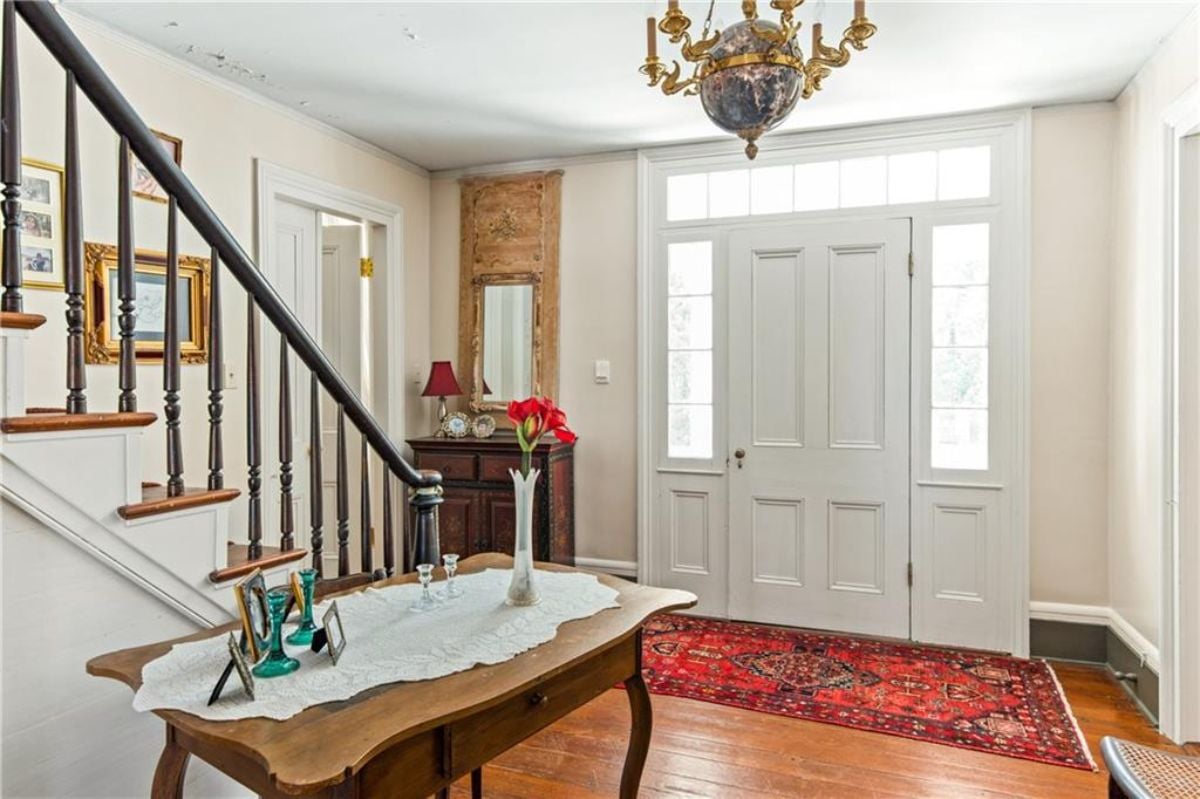 Entryway table in the entrance hall.