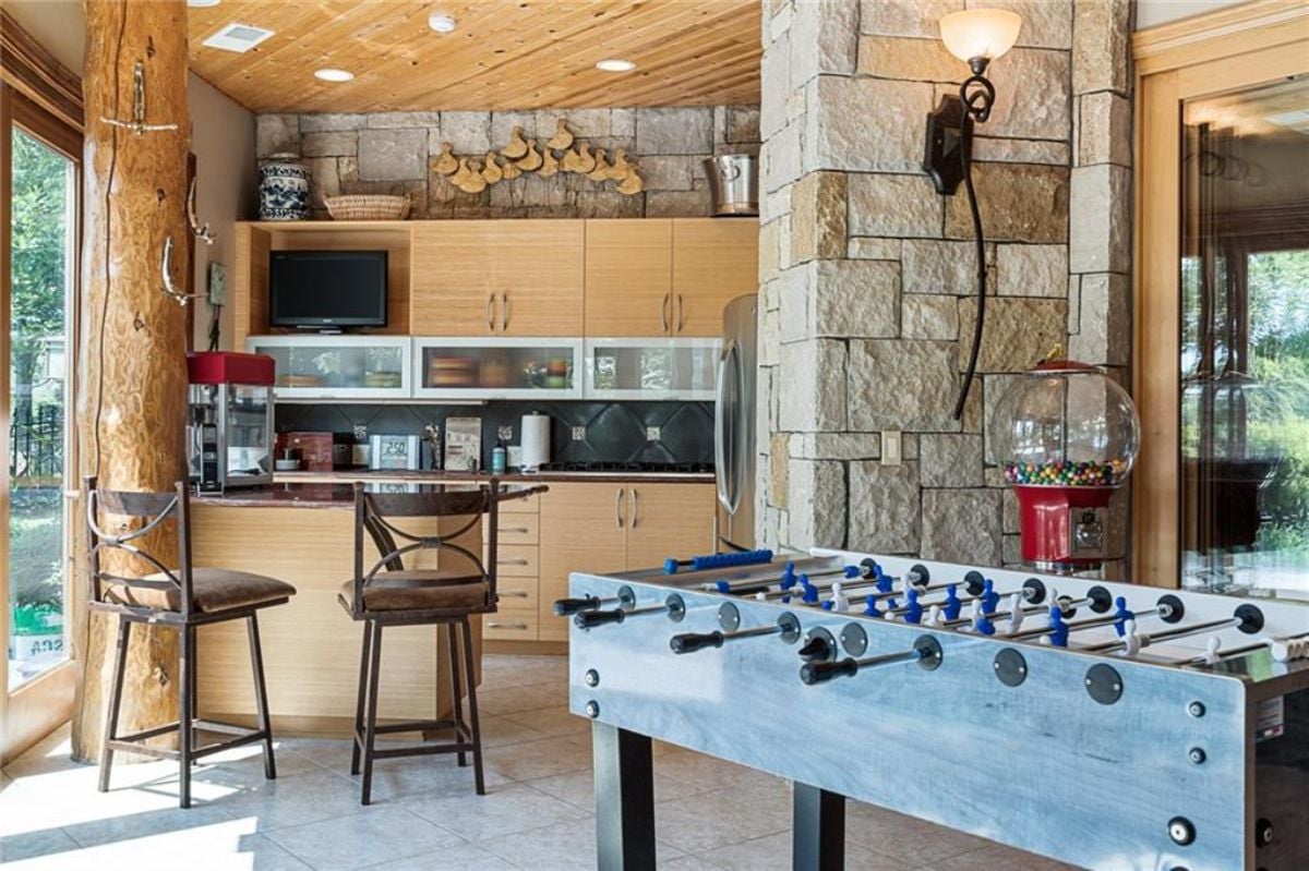 Entertainment room