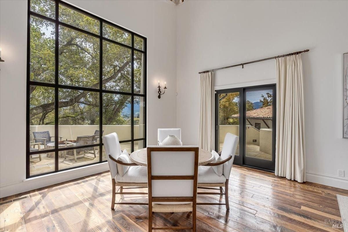 Breakfast nook