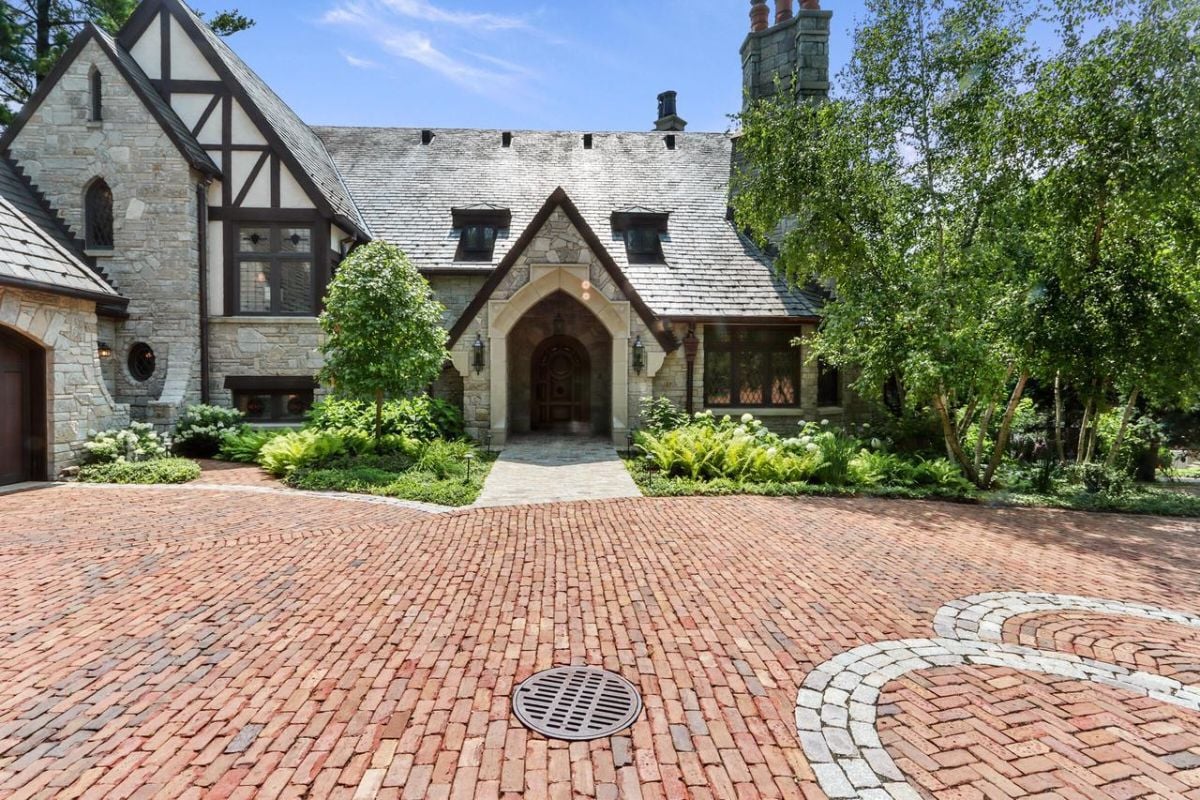 Front view of the 12,398 Sq. Ft. Property in Lake Geneva, WI.