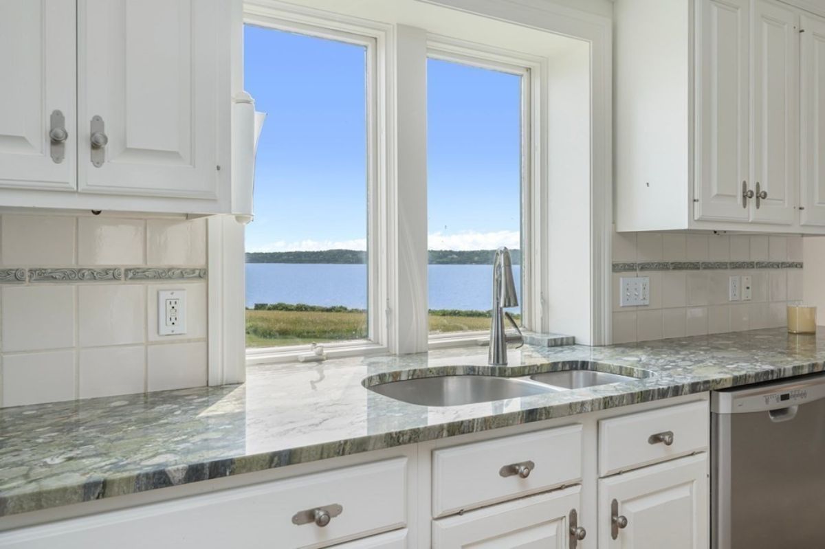 Kitchen's sink