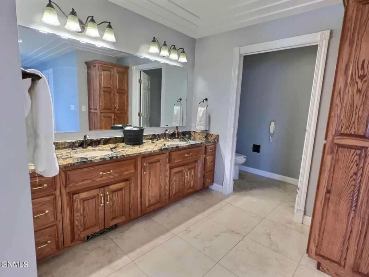 Powder room