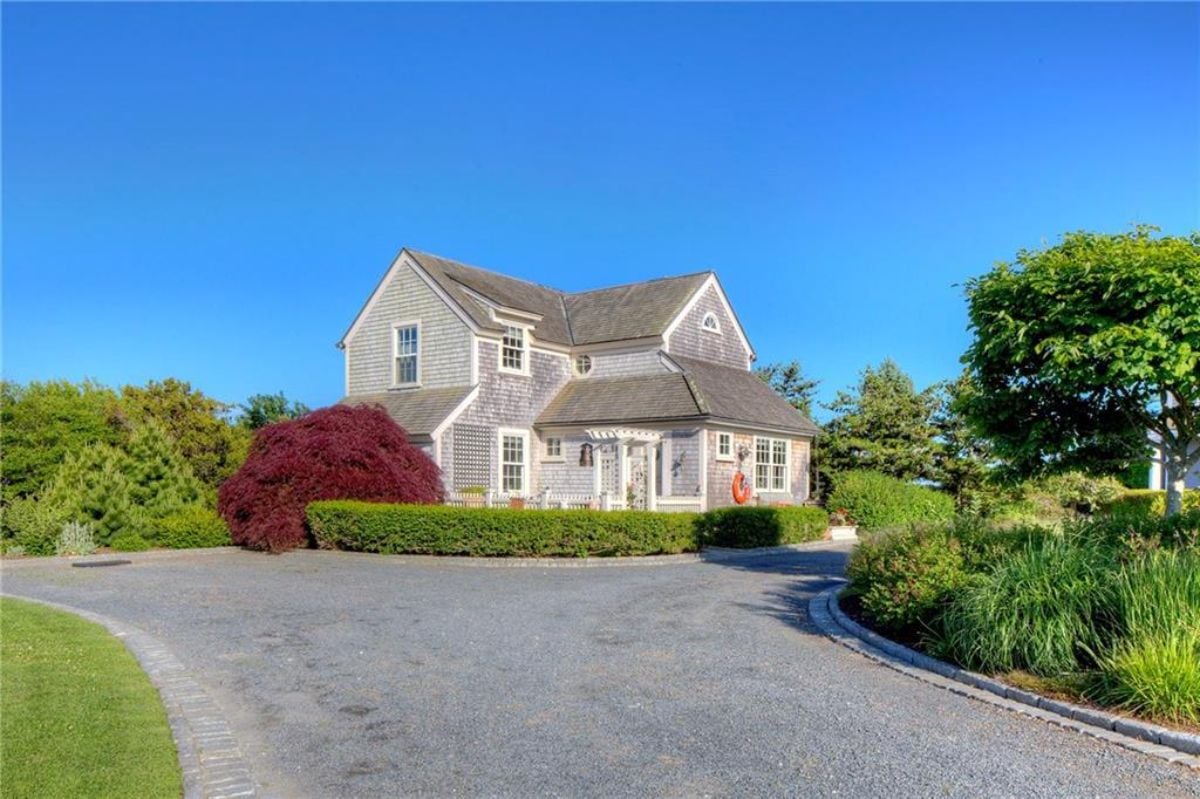Carriage house