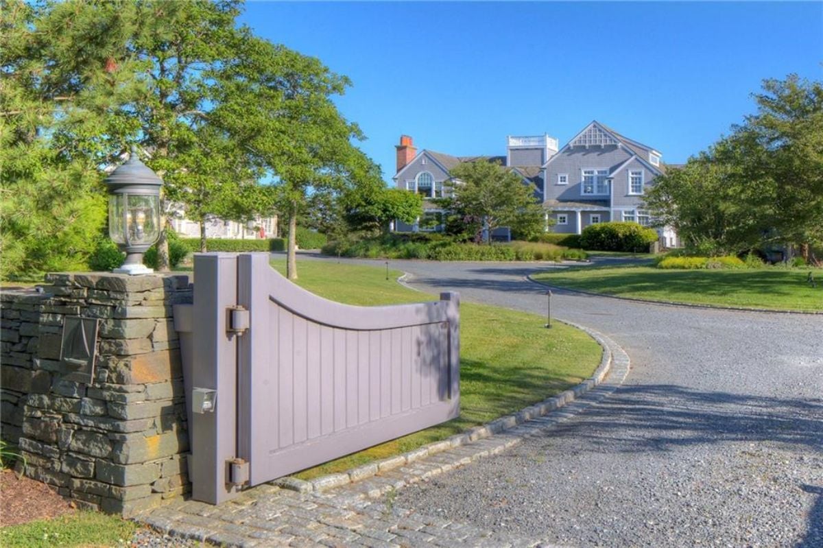Gated property