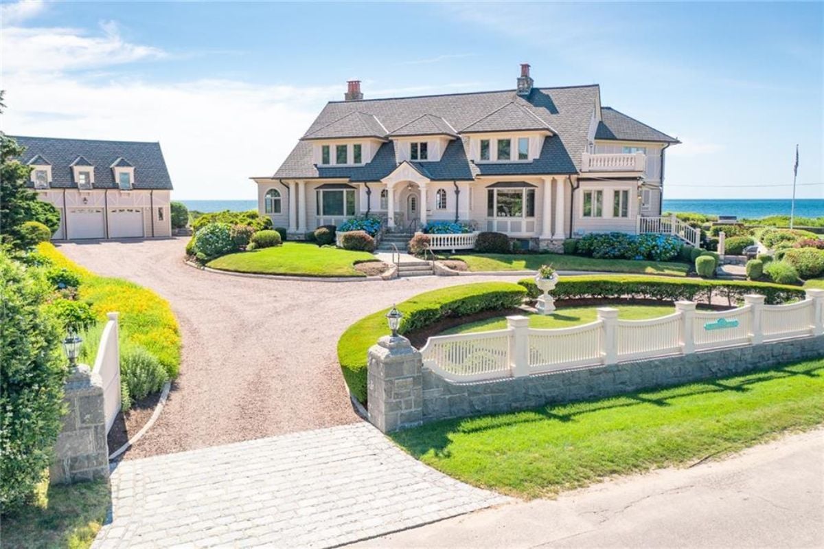 Mansion's entrance