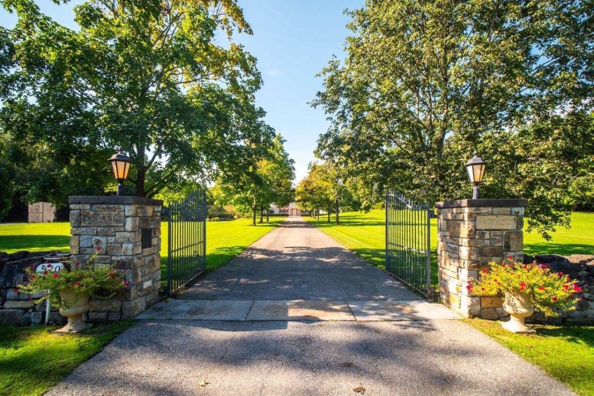 Main gate of the mansion with spacious driveway.
