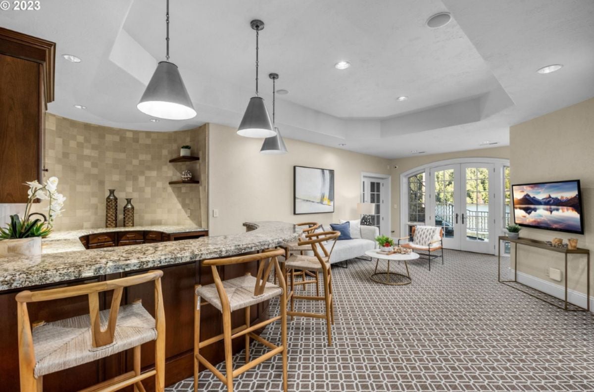 Recreation room with a TV, a bar and custom lights.
