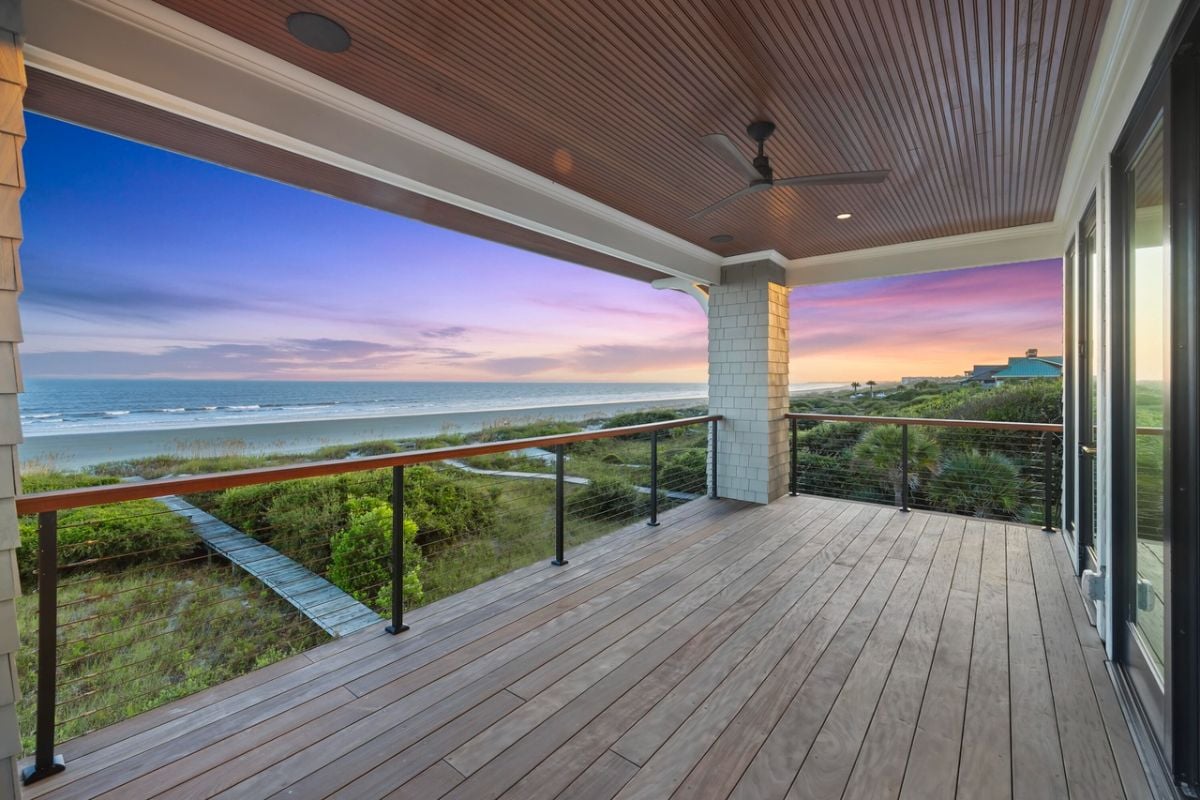 Balcony with a view of the ocean.