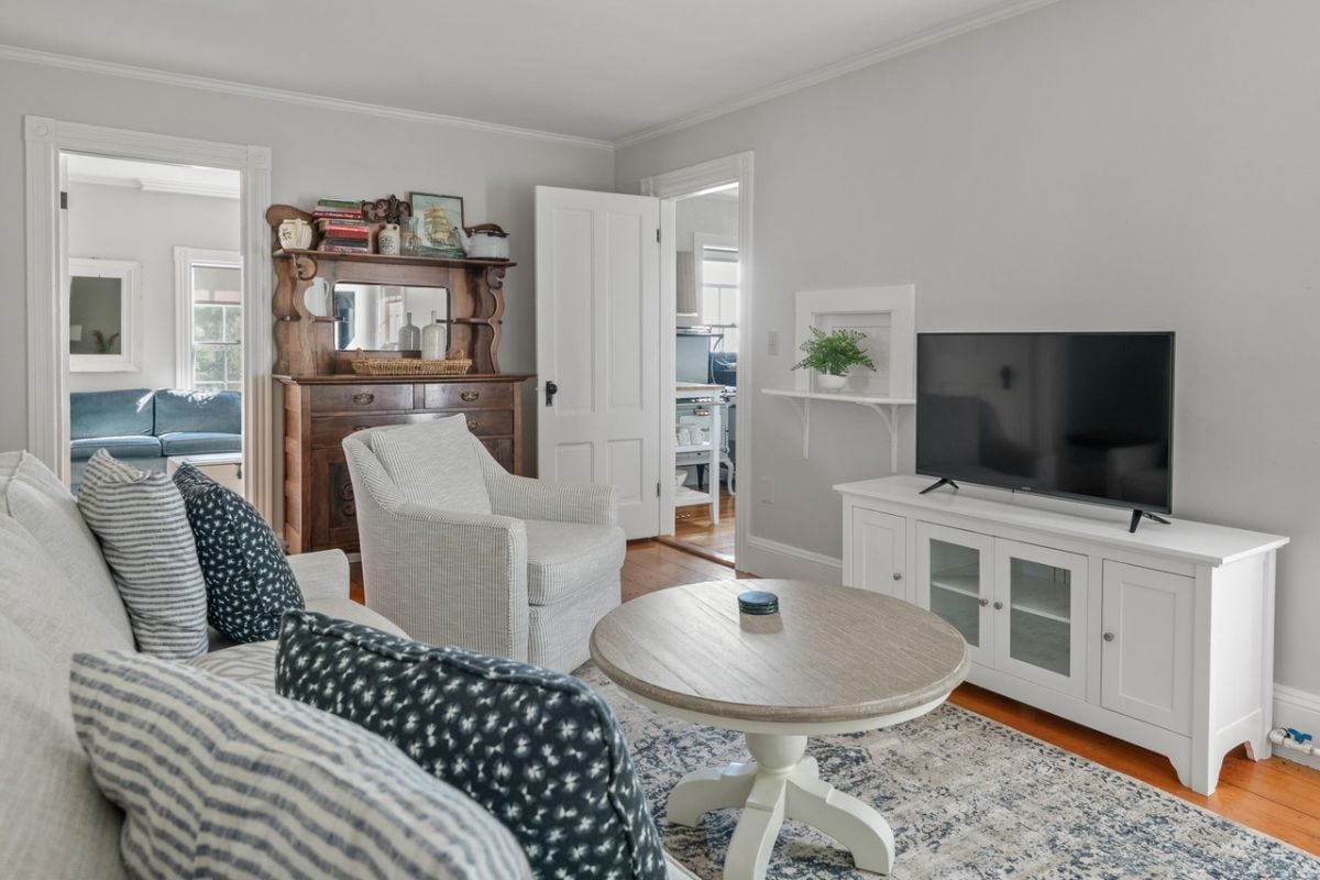 Media room with TV, couches and a large rug.
