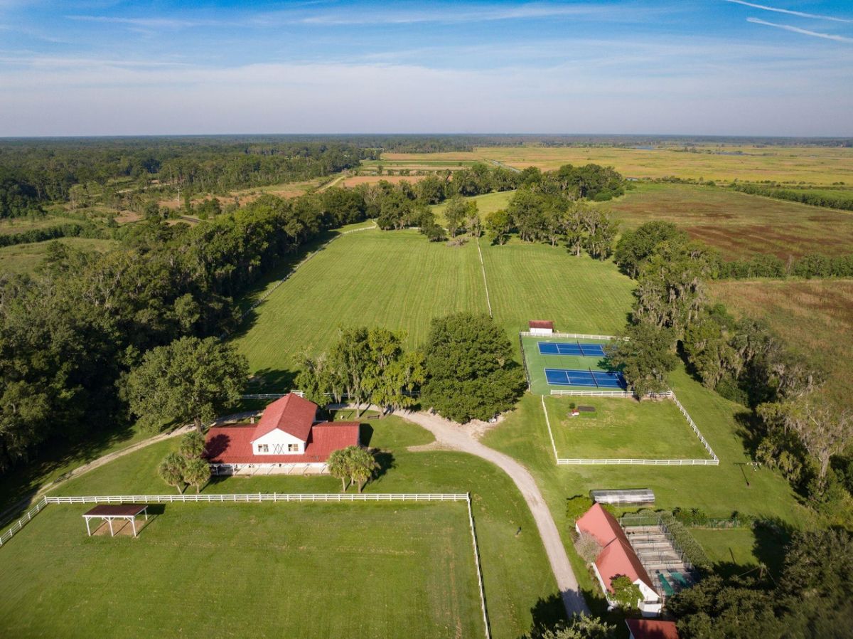 Aerial view of the barn and tennis court.