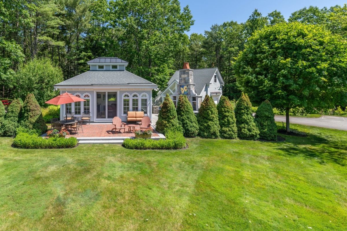 Patio with a large green lawn.
