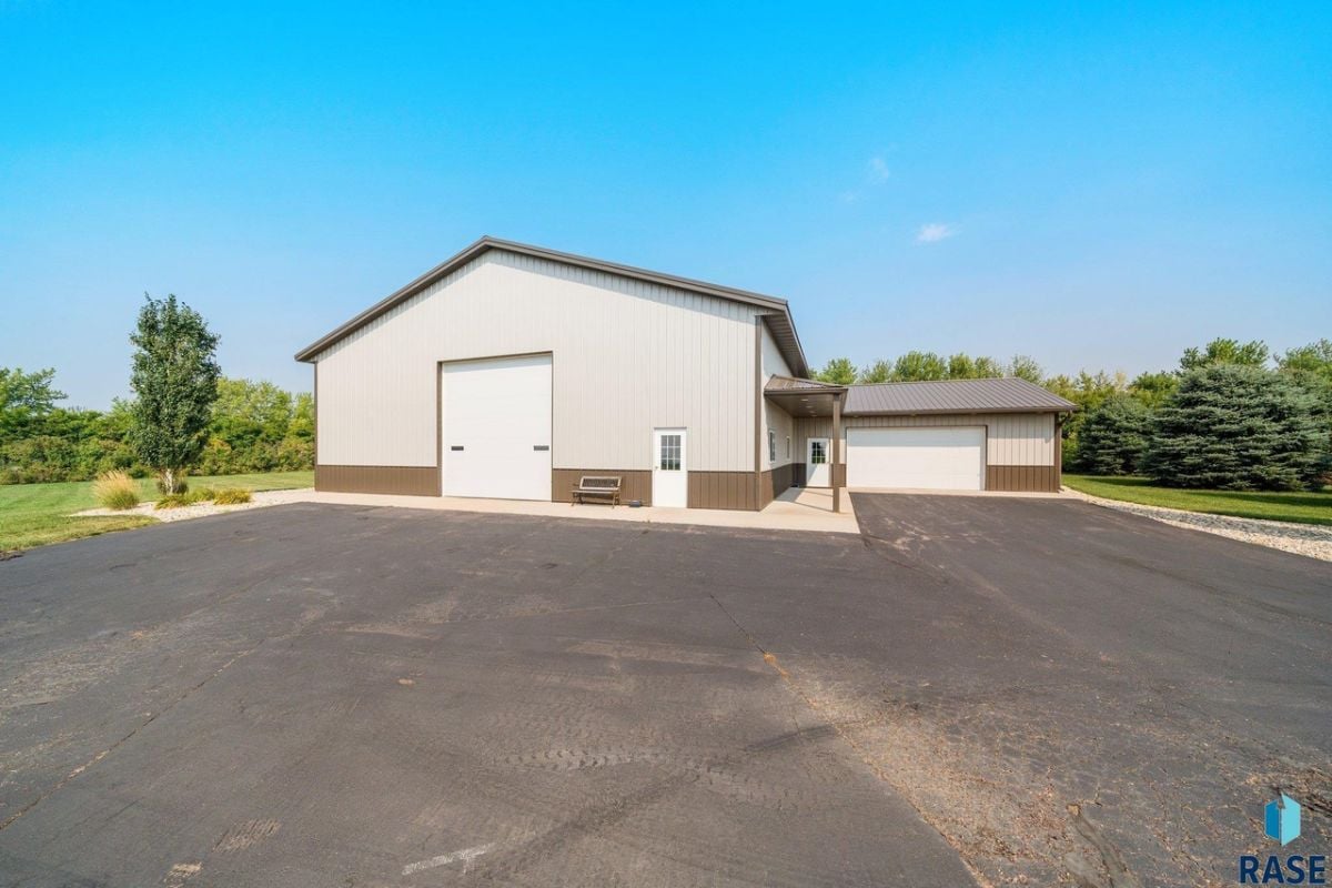 Garage and shop with spacious driveway.