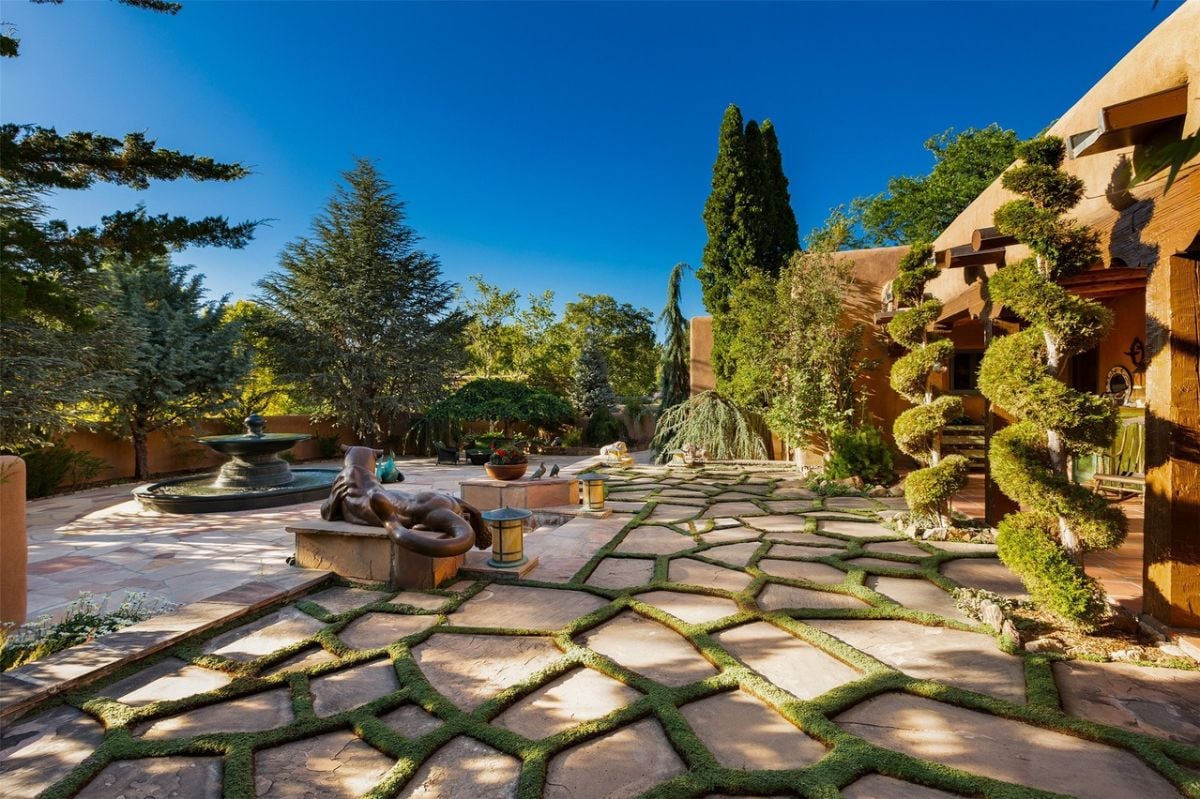 Entryway fountain