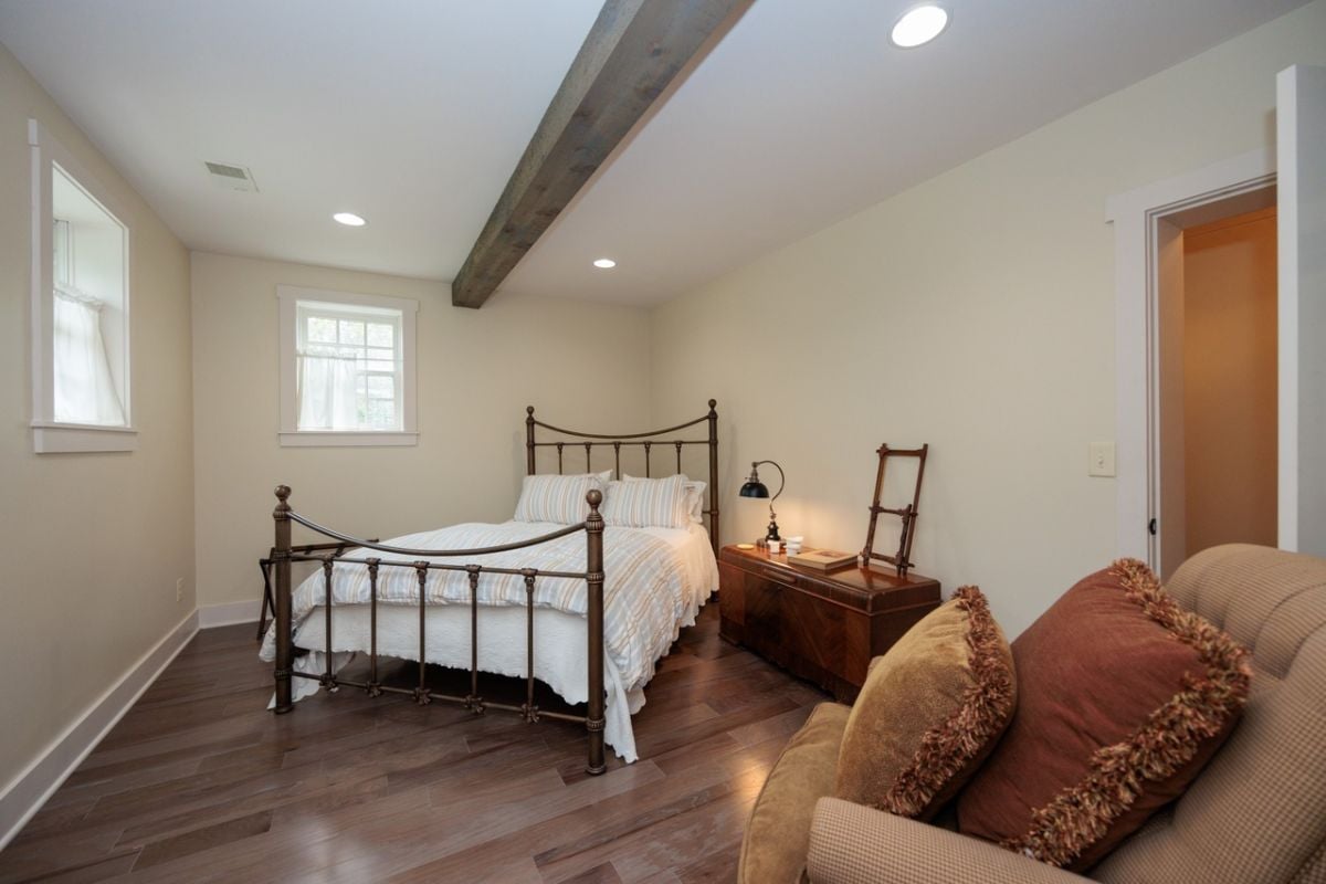 Second bedroom of the 2 bedroom guest house.