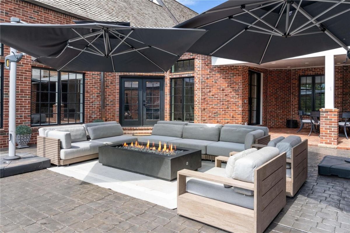 Courtyard terrace