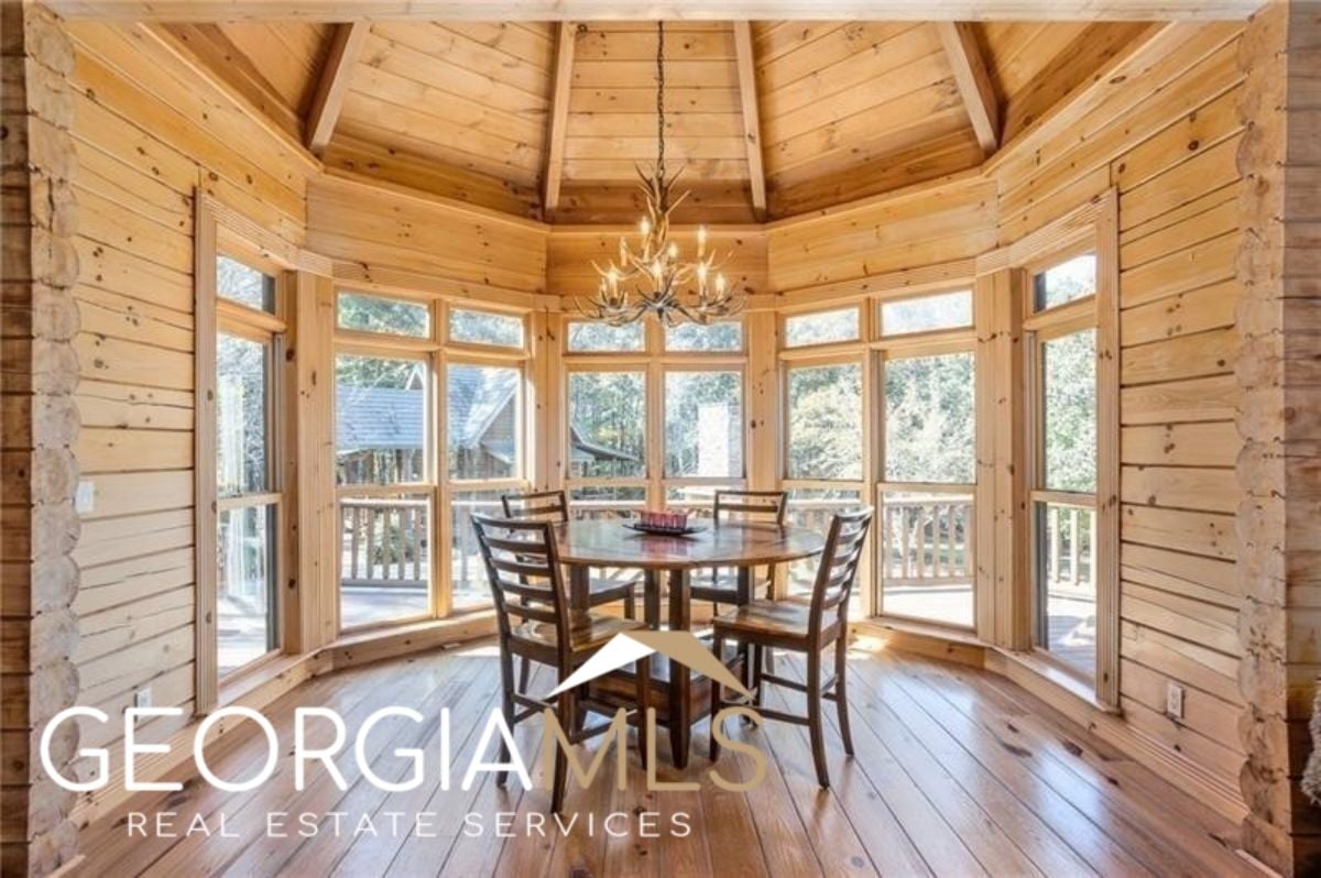 Guest's house dining area