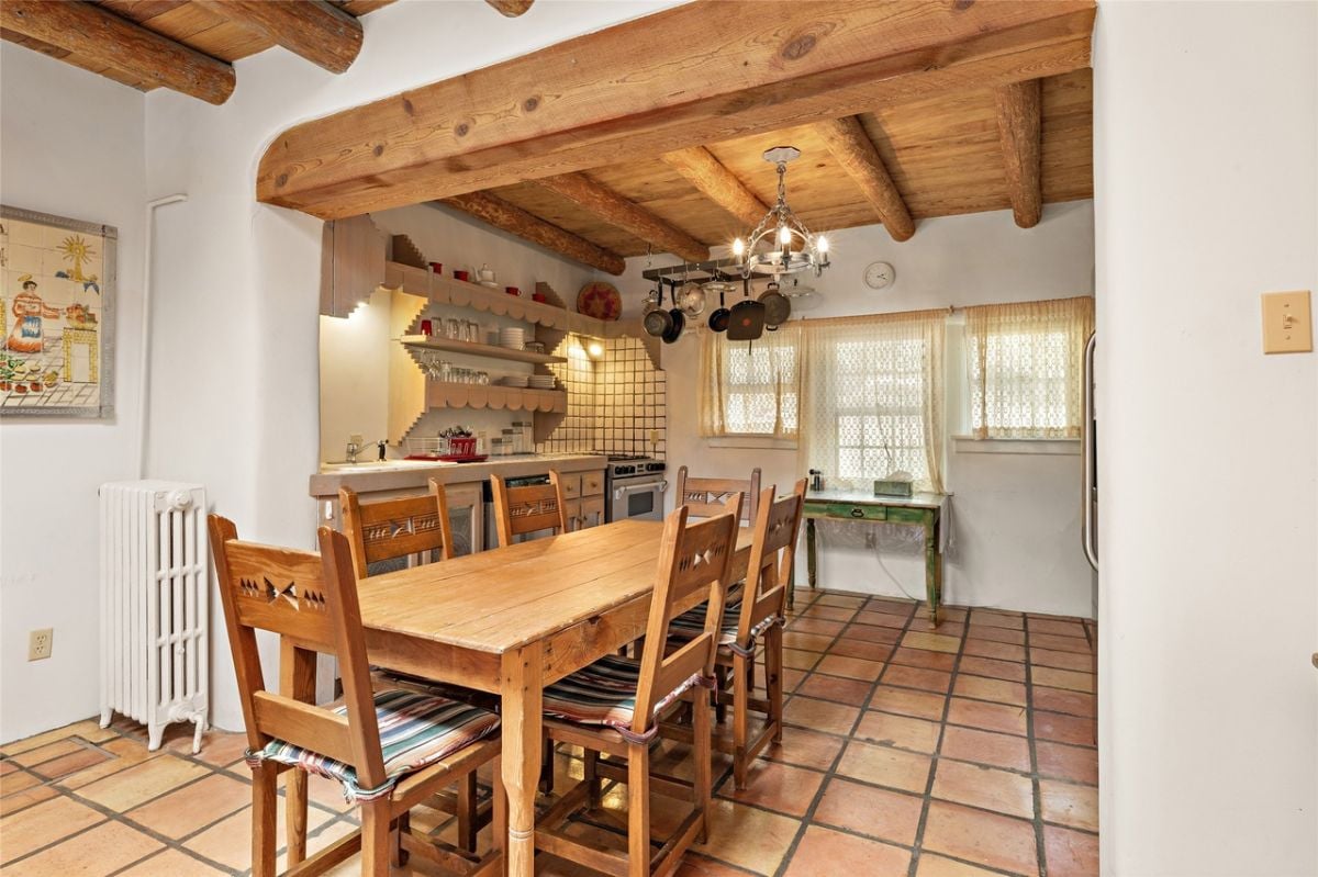 Dining area at the Guest Casita