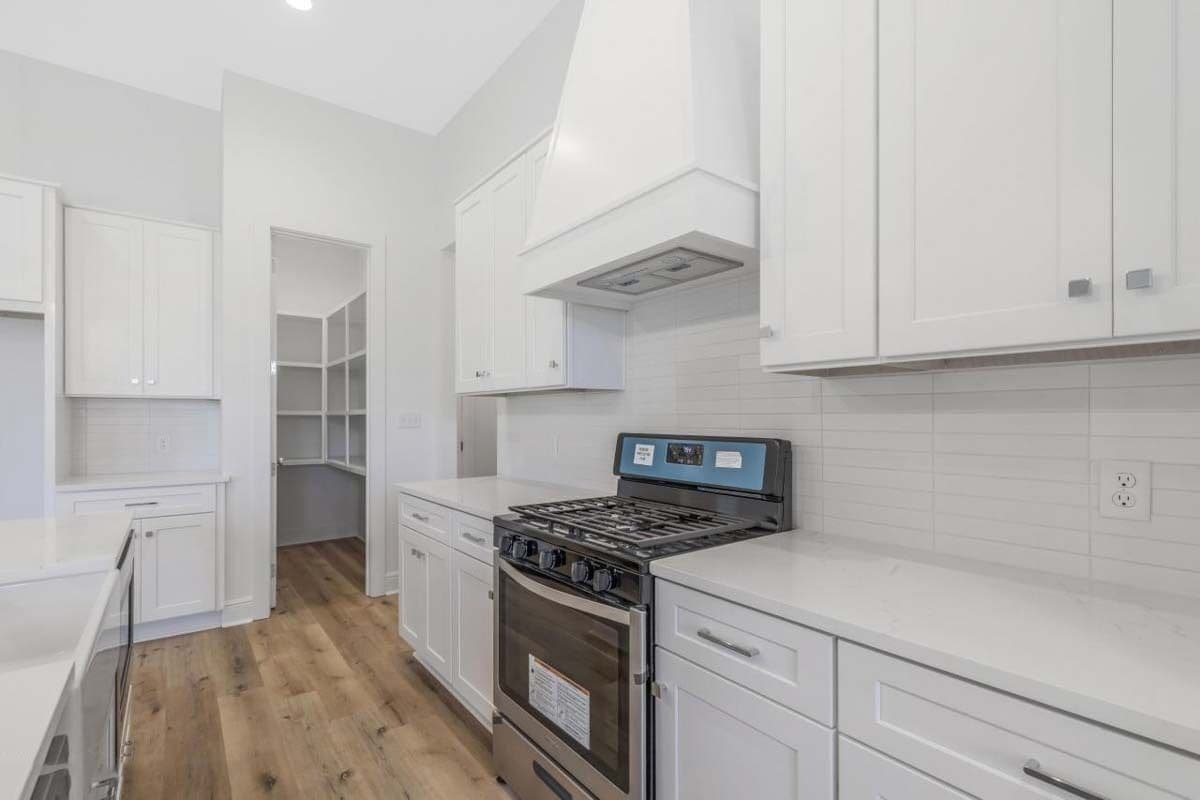 The kitchen includes marble countertops and a walk-in pantry.