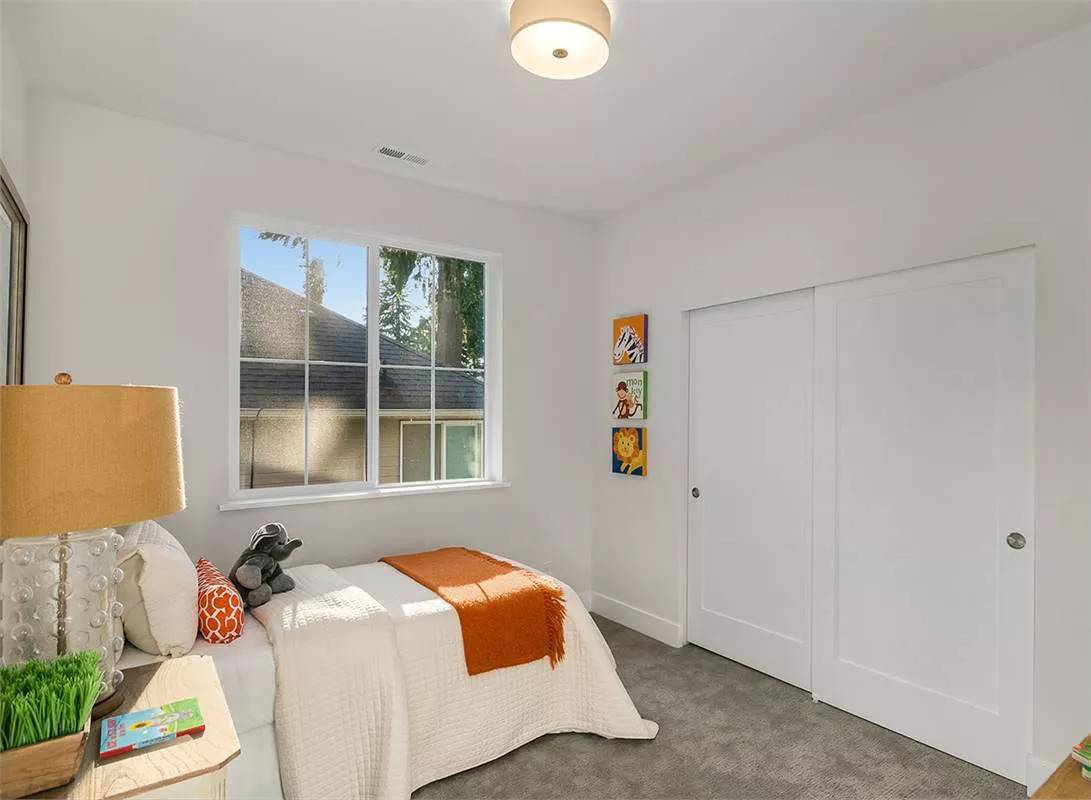 Bedroom with a carpeted floor and a built-in wardrobe.