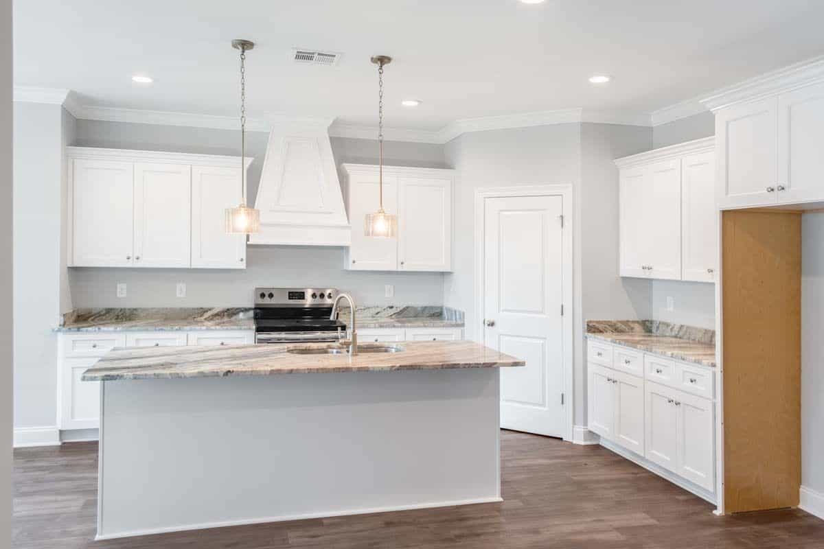 The kitchen includes a corner pantry hidden behind the white door.