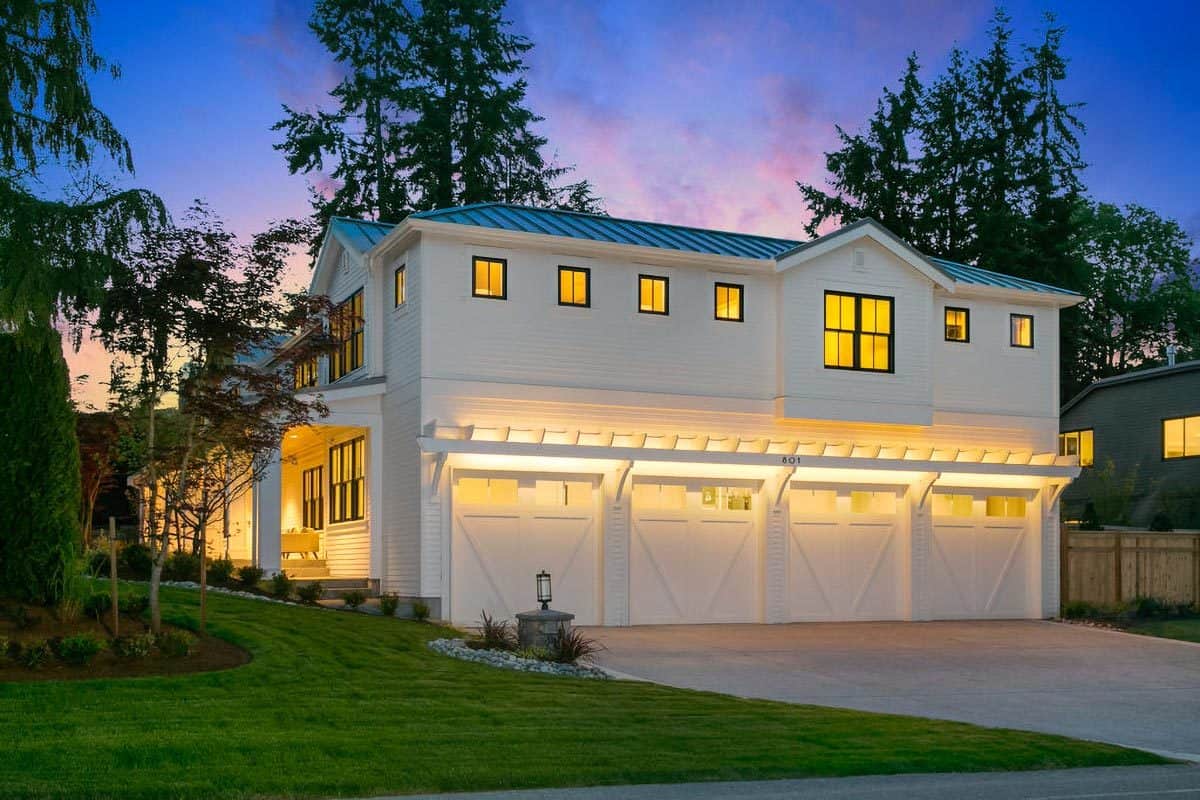 Right view with a 4-car garage and concrete driveway.
