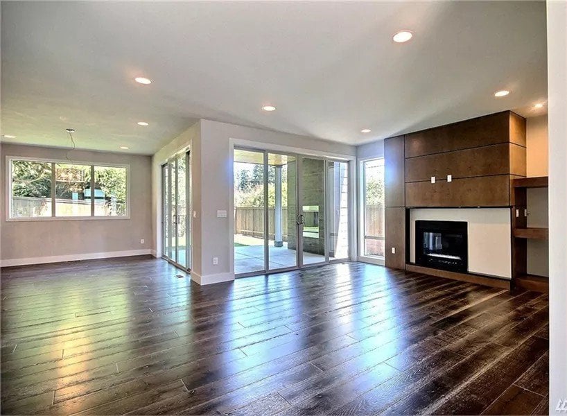 Great room and dining area with sliding glass doors that open onto the rear porch.