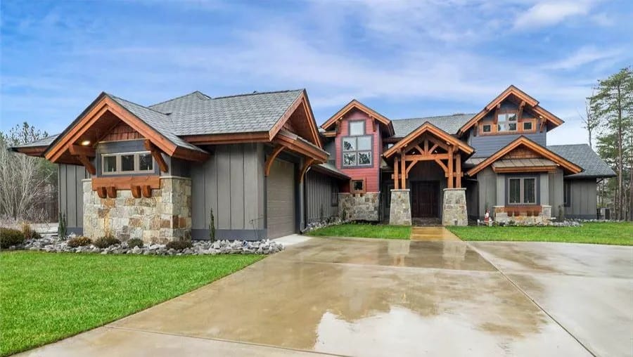 Two-Story Mountain 4-Bedroom Lake Style Home with Bonus Room and Balcony