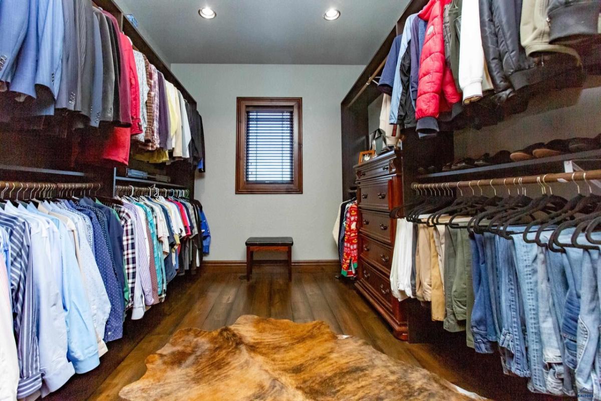 Walk-in closet