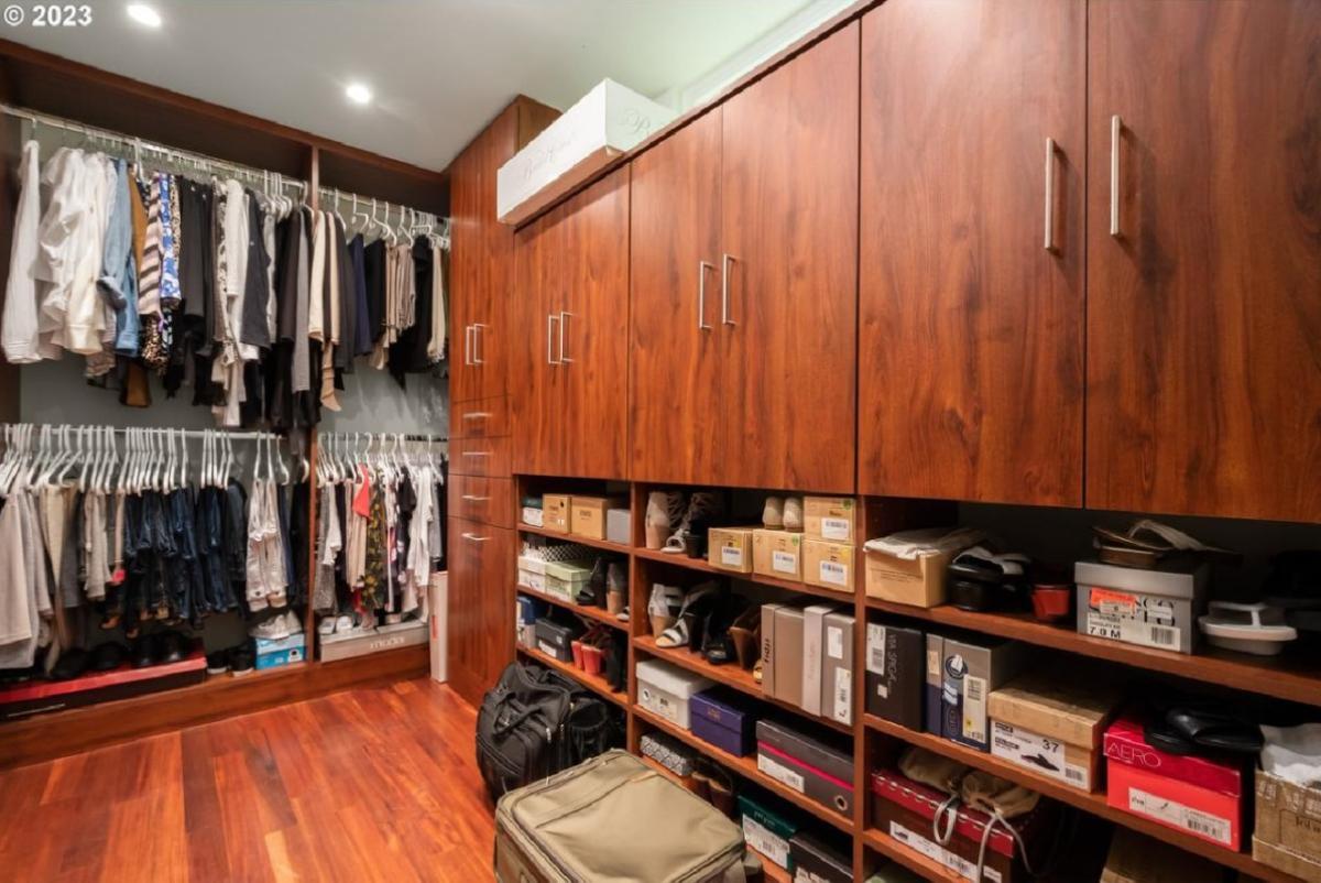 Walk-in closet
