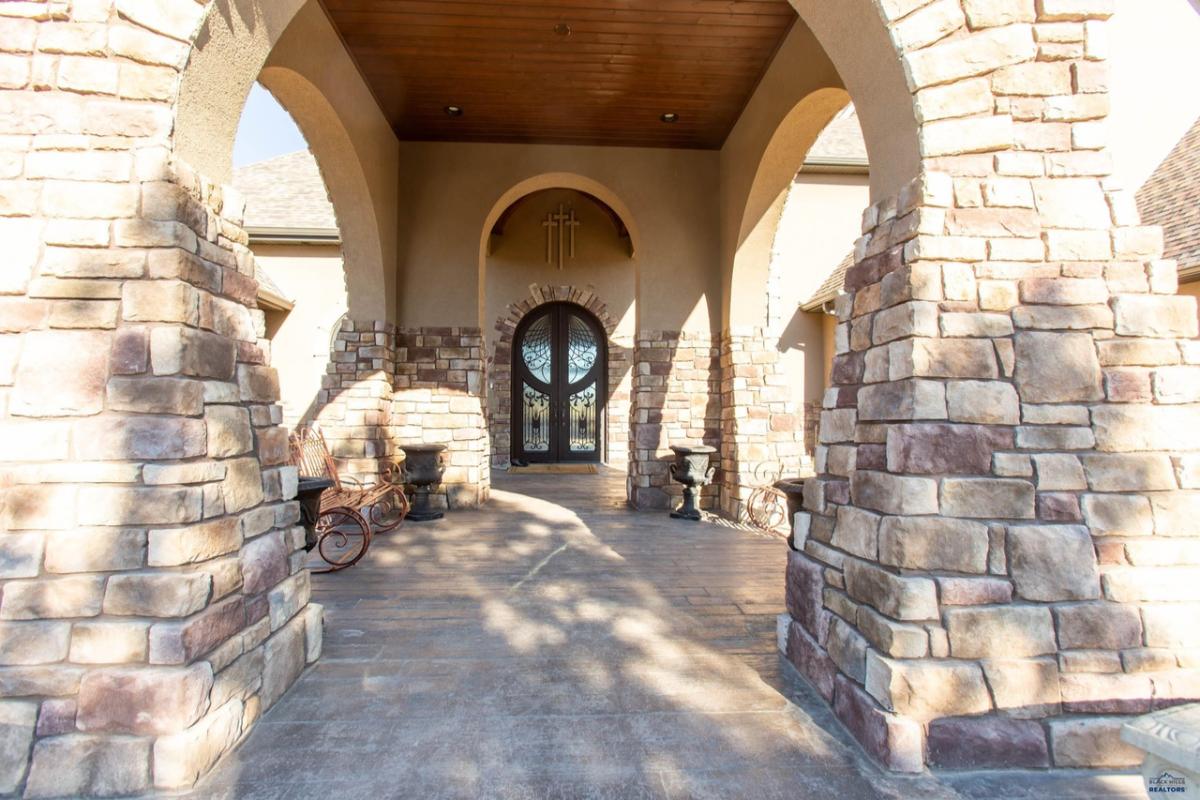 Front entry of the mansion.