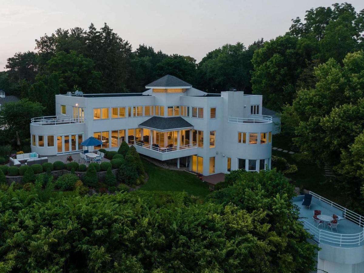 Aerial view of the mansion.