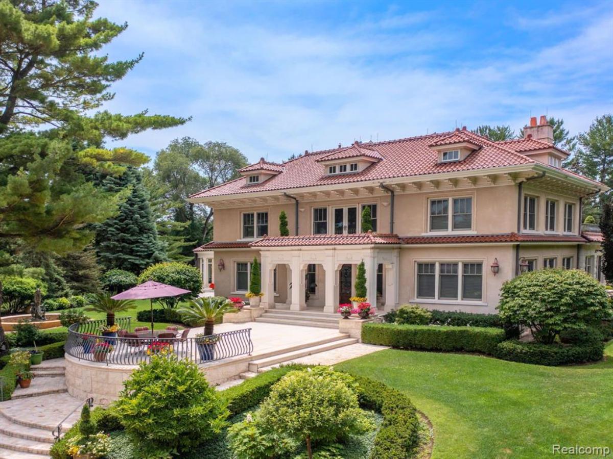 8,741 Sq. Ft. Real Estate in Bloomfield Hills, MI ($5,475,000)