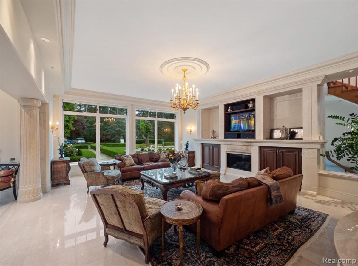 Living room with couches, TV and a fireplace.