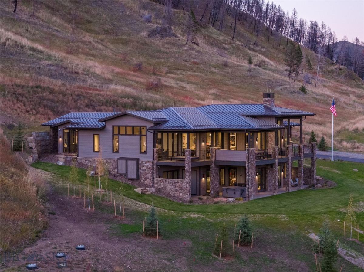 Aerial view of the mansion.