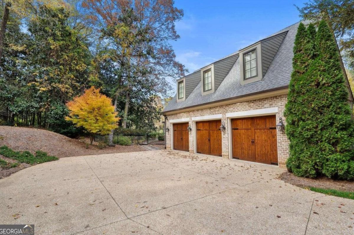 Garage with spacious driveway.