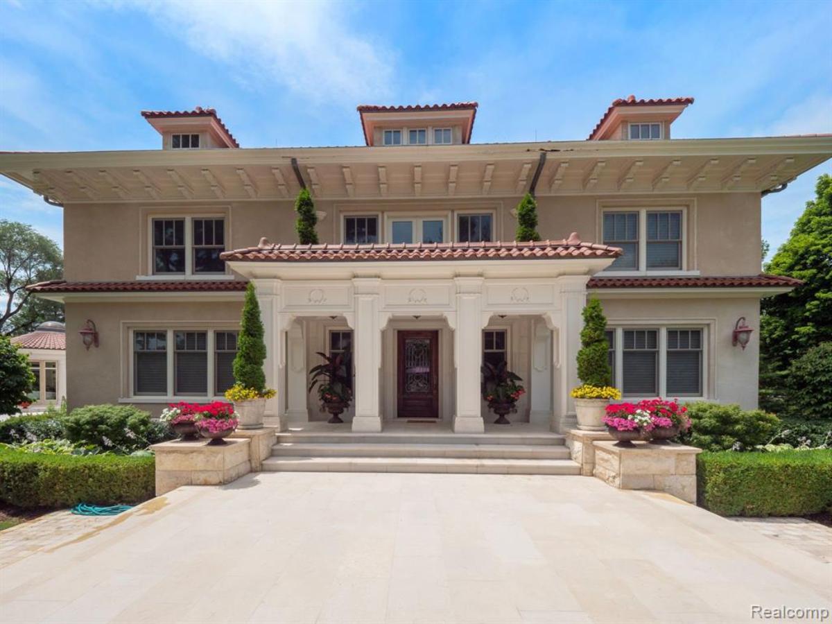Front yard of the mansion with a large lawn.