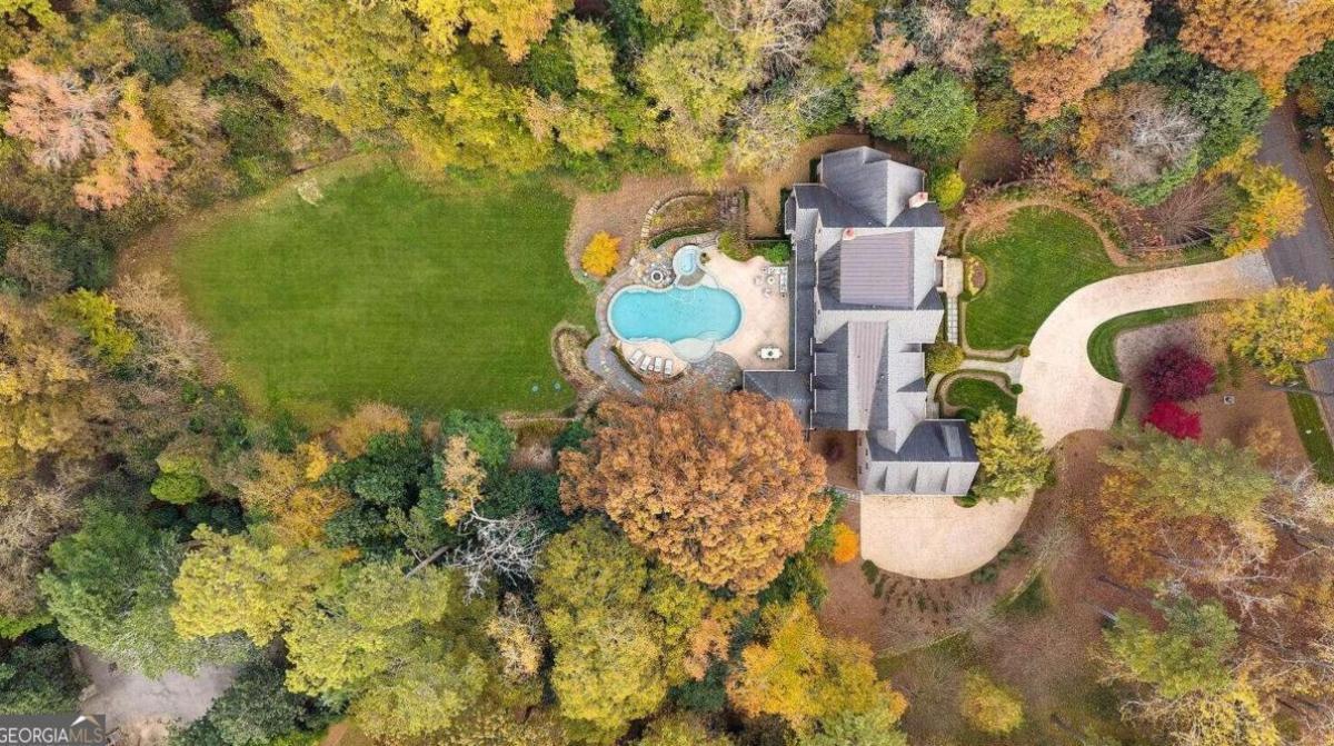 Aerial view of the mansion.