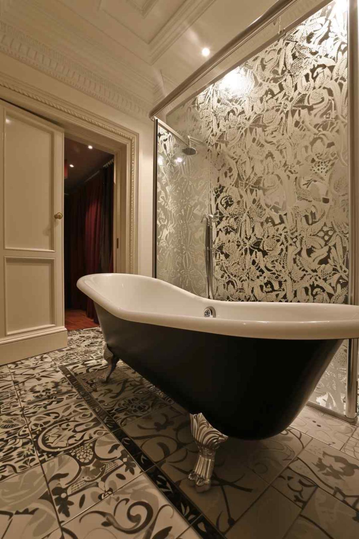 bathroom deco rococo