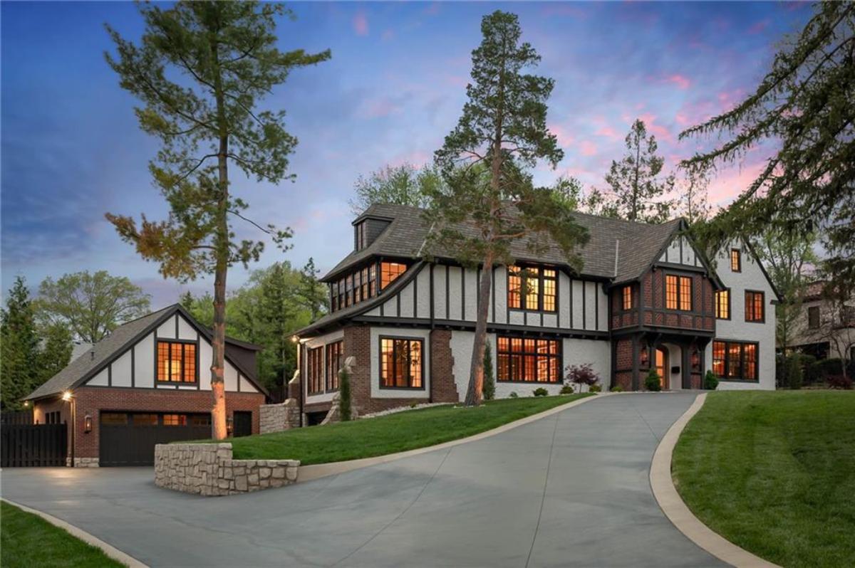 Front yard of the 6,511 Sq. Ft. Real Estate in Mission Hills, KS.