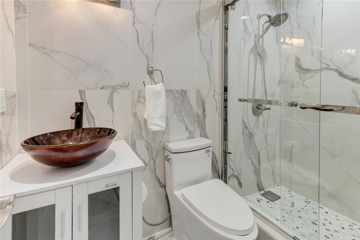 Bathroom with a toilet and a walk-in shower.