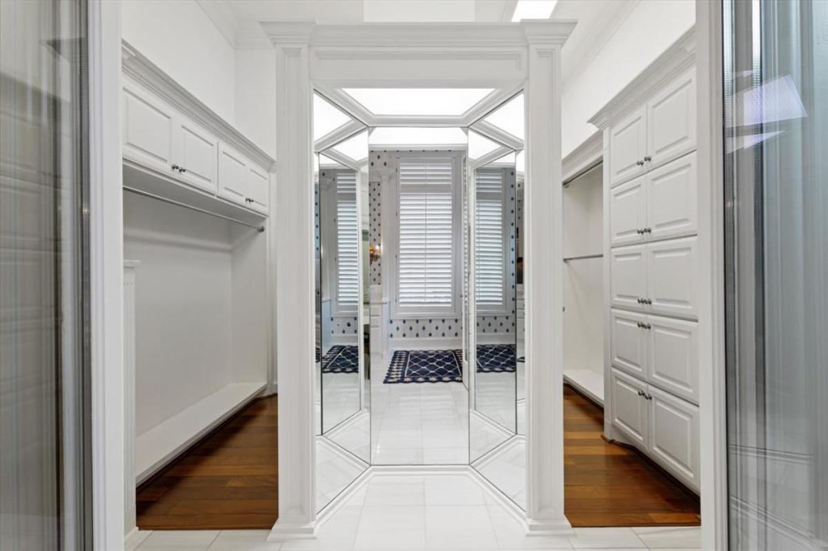Walk-in closet