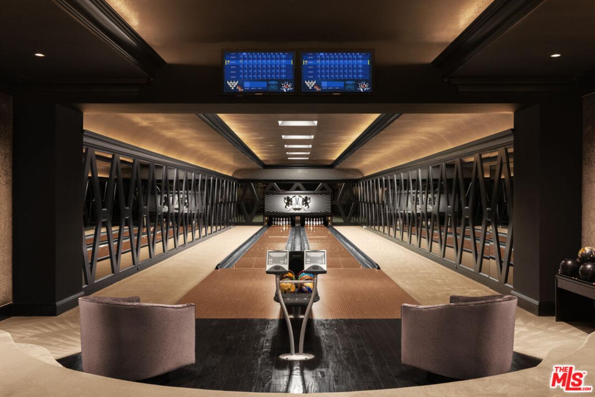 Bowling alley