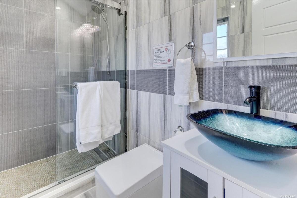 Bathroom with a toilet and a walk-in shower.