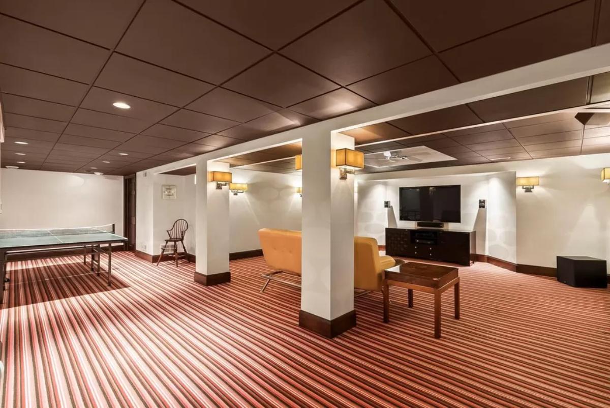 Entertainment room with a TV, table tennis and custom lights.
