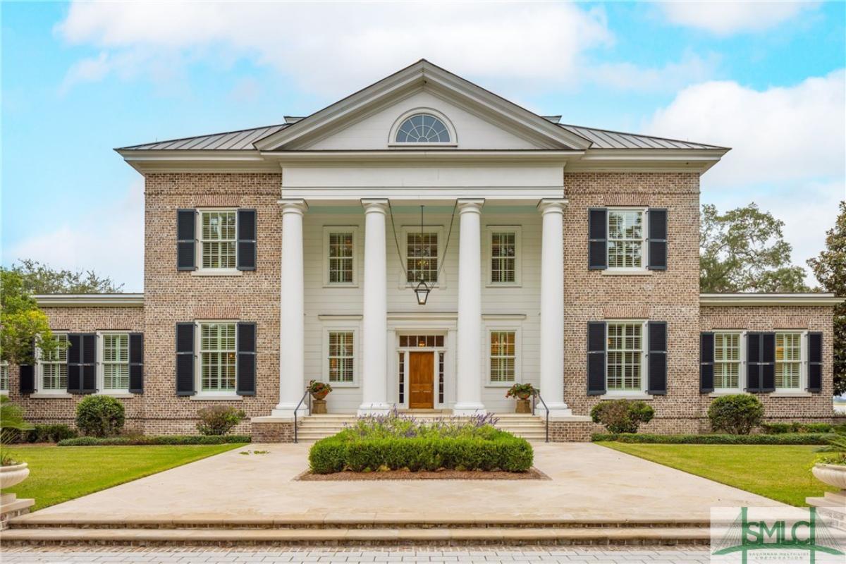 Front view of the mansion.